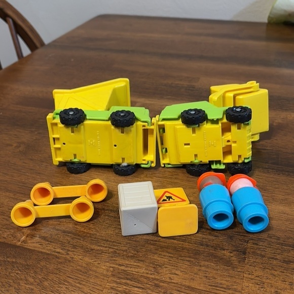 Vintage Fisher Price CONSTRUCTION VEHICLE AND LITTLE PEOPLE WORKERS LOT 0F 8 - Picture 14 of 16